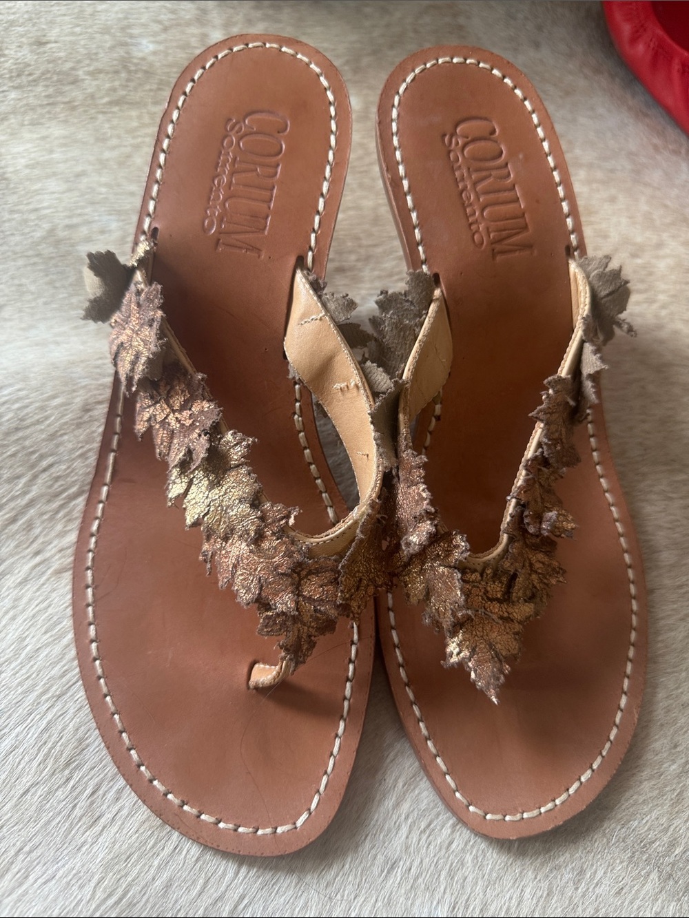 Vero Cuoio Brown Leather Floral-Trim Thong Sandals